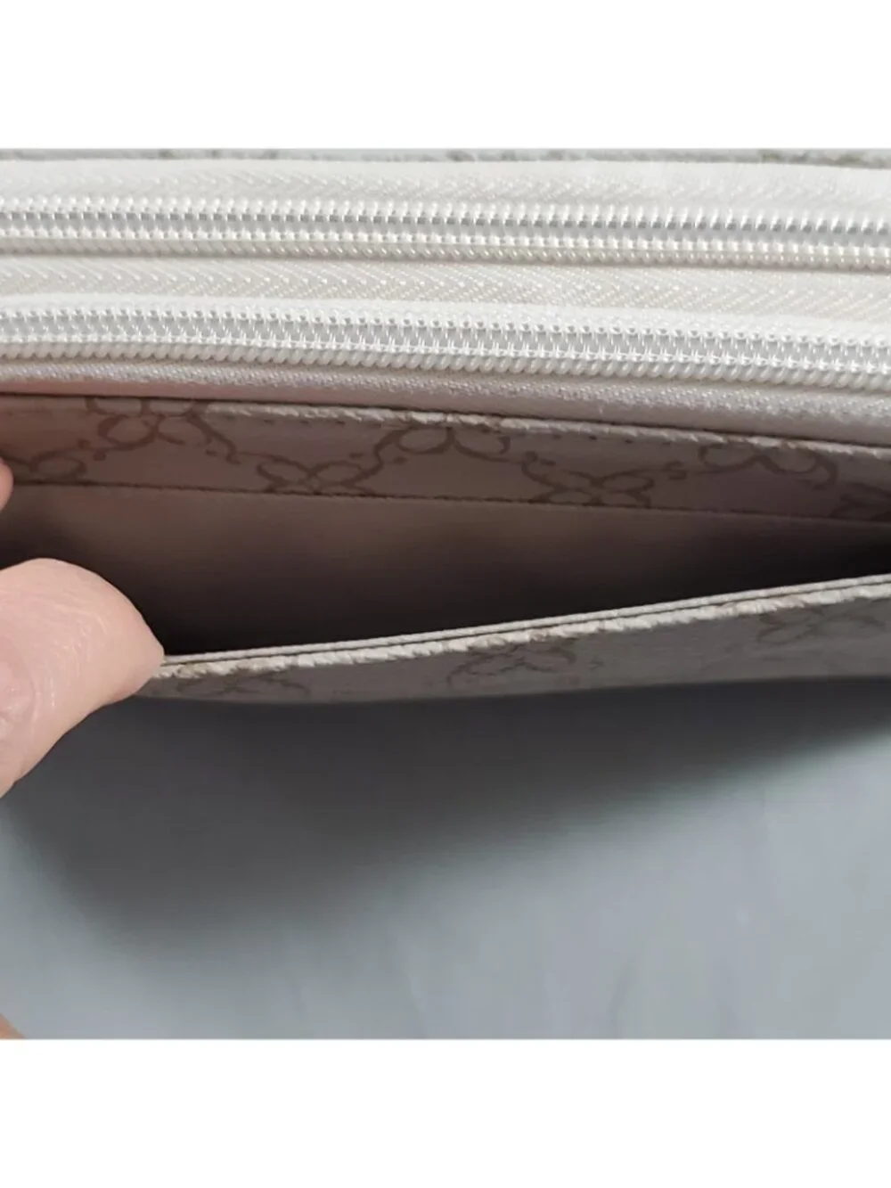 Nine West Norah Large Double Zip Around Wallet Clutch Beige Geometric Pattern